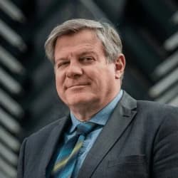 Kozák Ákos